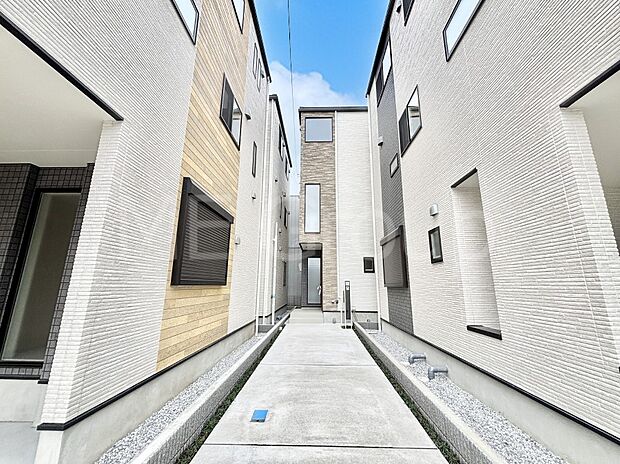 洗練された外観、上質な住空間が広がる室内は永く安心して過ごせる住居です。