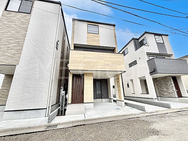 シンプルで落ち着きのある建物は住むかたの個性でオリジナルなものになっていきます。 