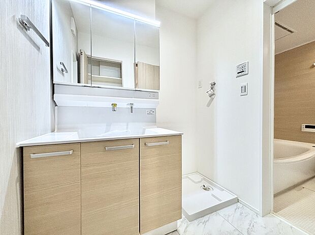 清潔感のある快適空間です。毎日の身支度も気持ち良くお使い頂けます。 