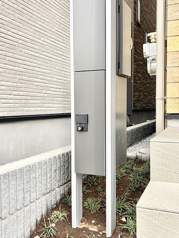 外観「宅配ボックス」 時間を気にせず宅配物をいつでも安全に受け取れます。