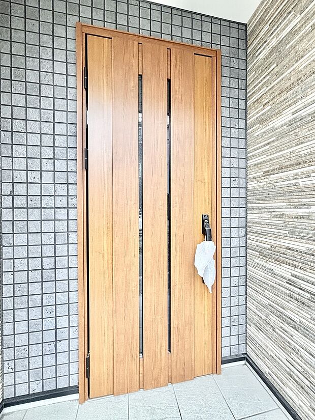 住まいの顔を演出する、玄関ドア。