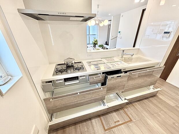 使いやすさを優先したスライド式収納タイプ!