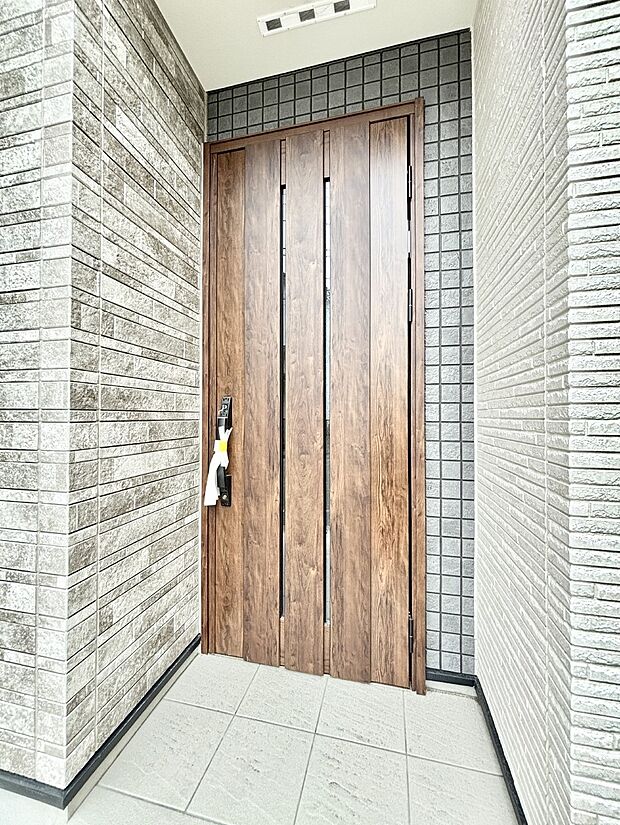 住まいの顔を演出する、玄関ドア。 