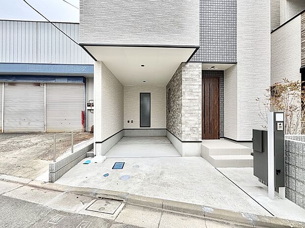 ビルトインタイプは大切なお車を傷や汚れから守ることができます。