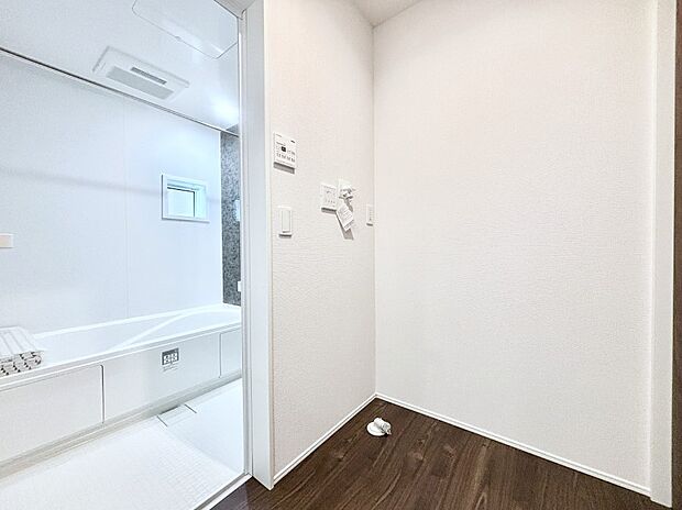 身支度もスムーズにおこなえる脱衣場。