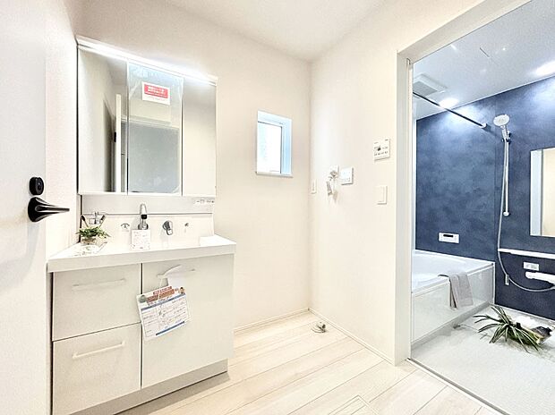 清潔感のある快適空間です。毎日の身支度も気持ち良くお使い頂けます。