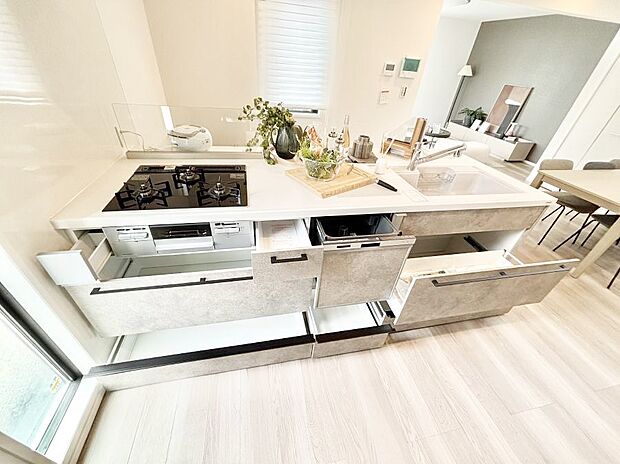 使いやすさを優先したスライド式収納タイプ!