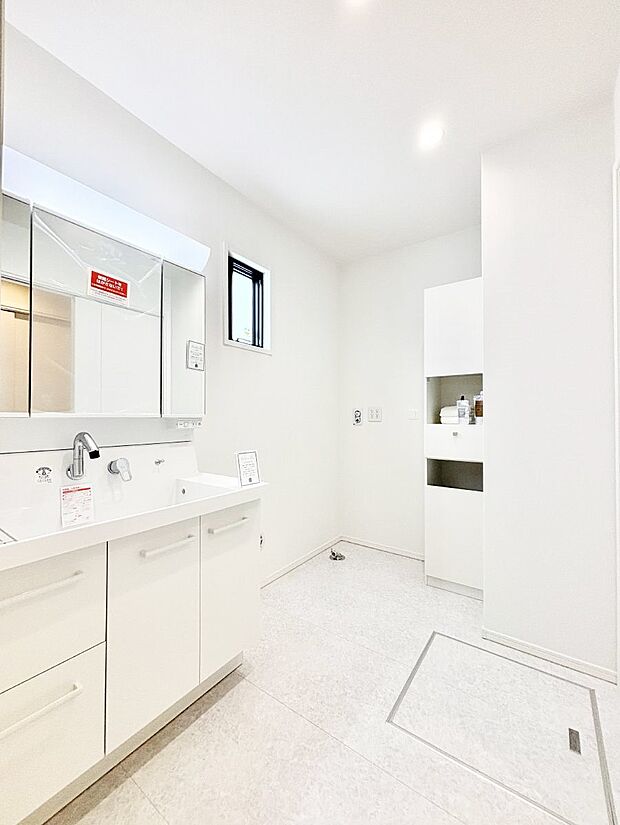 清潔感ある洗面化粧室で朝の身支度も快適