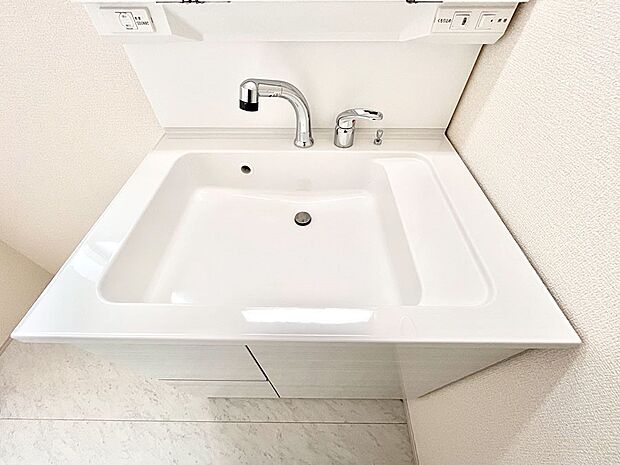 ハンドシャワー付き!使いやすい洗面台。