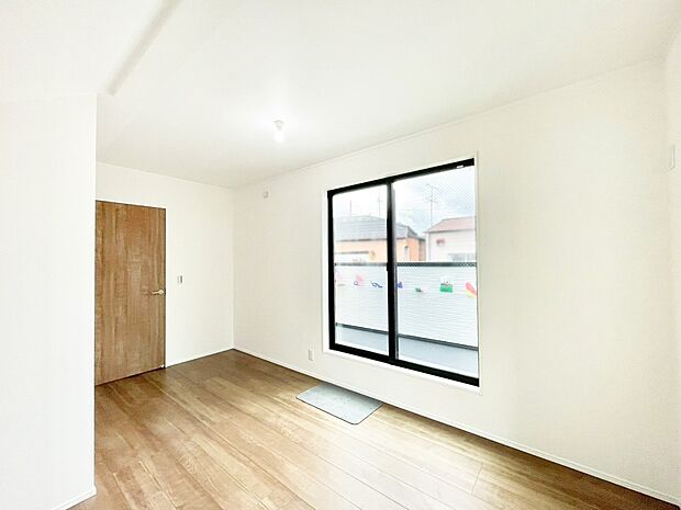 明るいバルコニーサイドに洋室を設置。目覚めの良い寝室に。