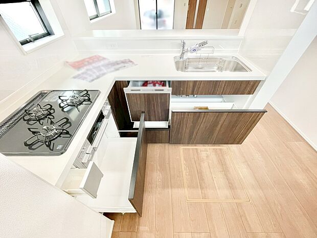 使いやすさを優先したスライド式収納タイプ！