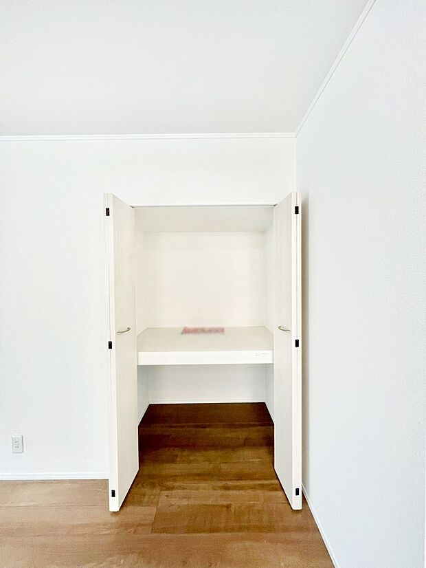 キッチンにはパントリー！食材のストックはもちろん、日用品の収納など使い方はいろいろ！