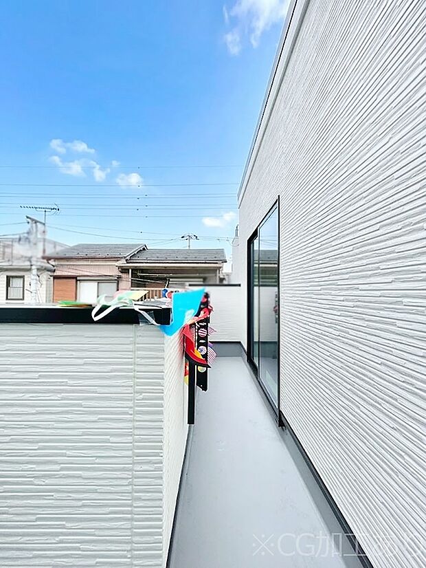 ゆったりバルコニーだから沢山お洗濯ものを干せます。