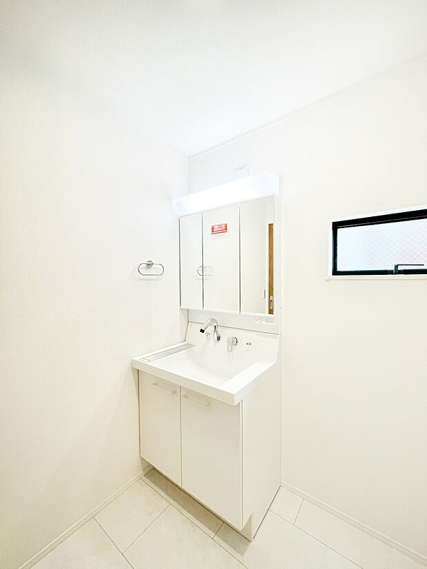 ゆとりの洗面スペースで朝の身支度もラクラク  
