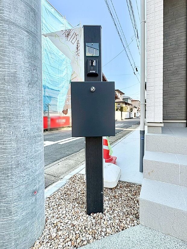 シンプルデザインのポスト。