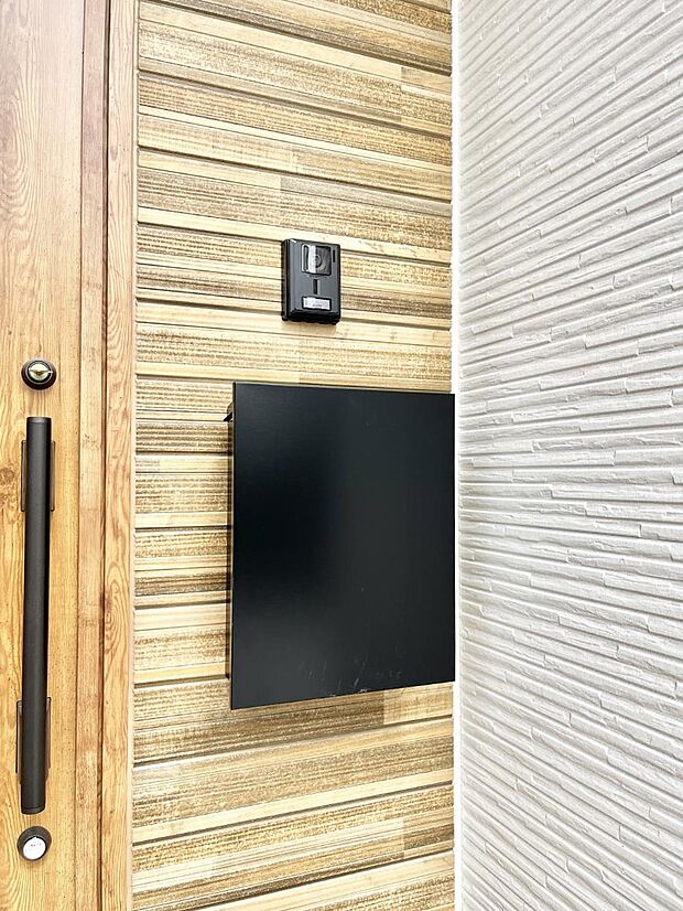 シンプルデザインのポスト。