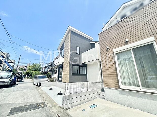 シンプルで落ち着きのある建物は住むかたの個性でオリジナルなものになっていきます。