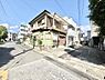 外観：前面道路はきちんと整備されています  