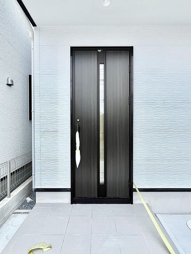 住まいの顔を演出する、玄関ドア。