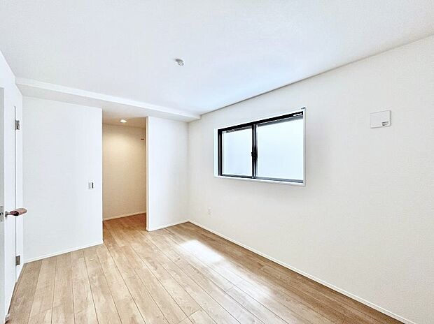 ウォークインクローゼットがあるお部屋!季節ごとの入れ替えも不要で便利です。