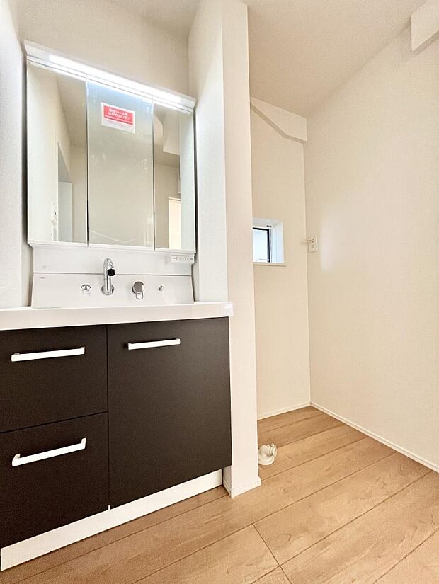 広々とゆとりのあるランドリースペース。