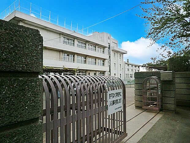 中学校 900m 川口市立西中学校