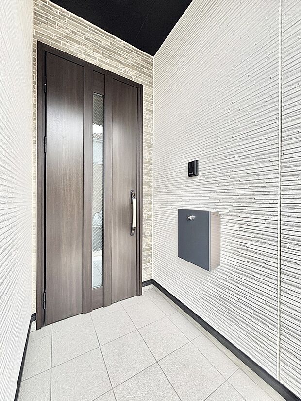 大切な家族、来客を出迎える玄関。