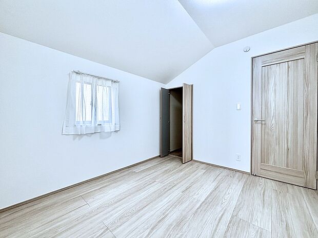 子供部屋にもおすすめな収納スペースたっぷりの居室