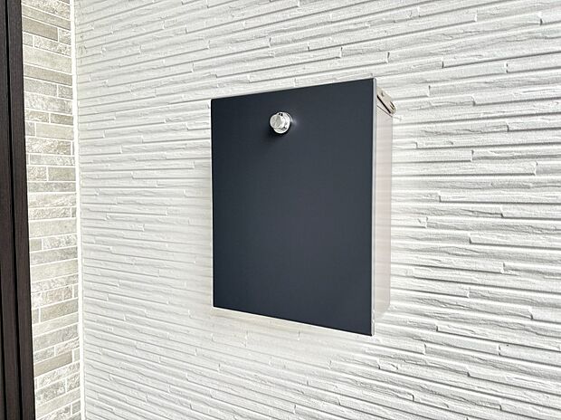 シンプルデザインのポスト。