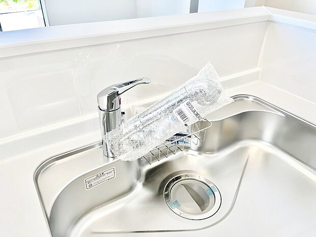 いつでも清潔なおいしいお水を。一つの水栓で水道水と浄水を使い分け。