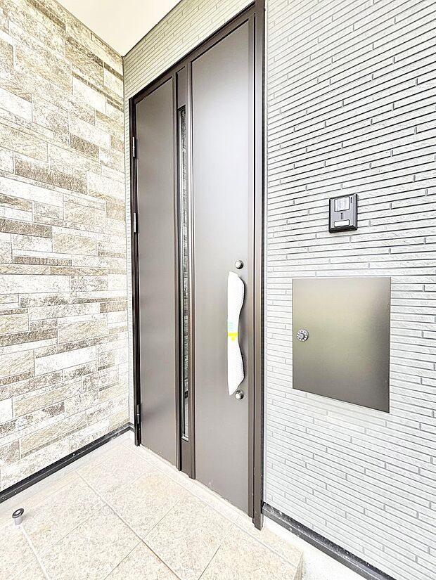 大切な家族、来客を出迎える玄関。