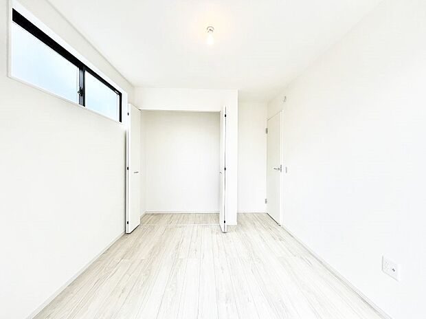 使いやすい形でベットや家具の置き方にも困ることもありません。