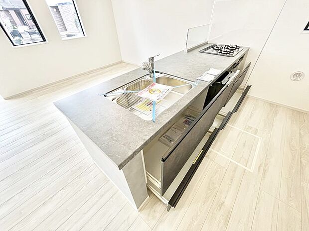 使いやすさを優先したスライド式収納タイプ!