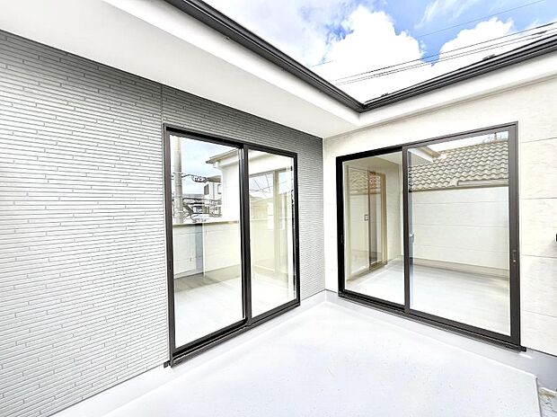 ゆったりバルコニーだから沢山お洗濯ものを干せます。