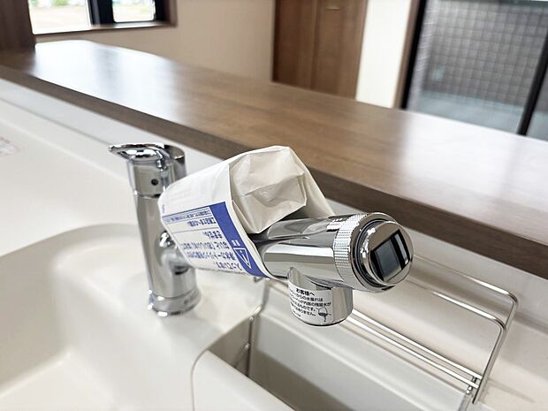 いつでも清潔なおいしいお水を。一つの水栓で水道水と浄水を使い分け。