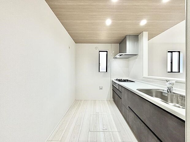 ゆとりあるキッチンではご家族と楽しくお料理ができます。