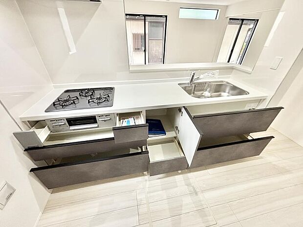 使いやすさを優先したスライド式収納タイプ!