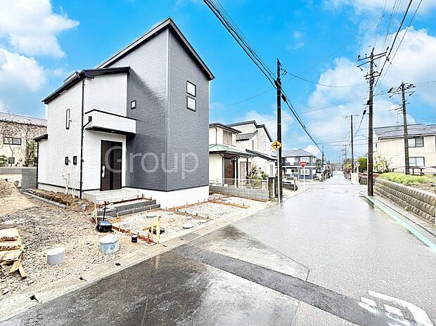 前面道路はきちんと整備されています