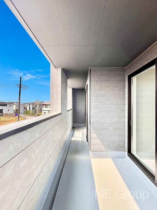 上部に屋根がかかっているので急な雨の時にも安心です。