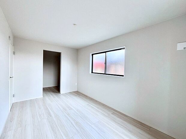 ウォークインクローゼットがあるお部屋!季節ごとの入れ替えも不要で便利です。