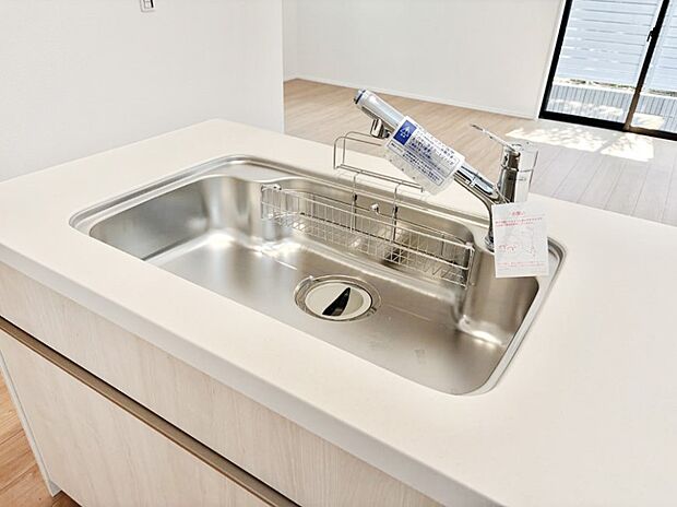 いつでも清潔なおいしいお水を。一つの水栓で水道水と浄水を使い分け。