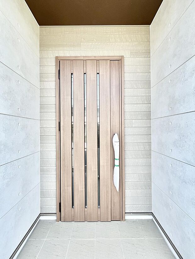 大切な家族、来客を出迎える玄関。