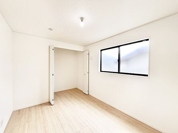 使いやすい形でベットや家具の置き方にも困ることもありません。   