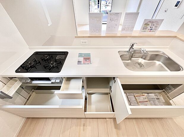 使いやすさを優先したスライド式収納タイプ！