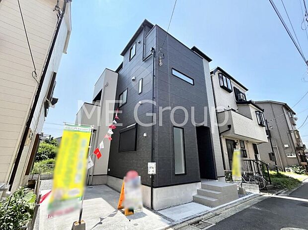 シンプルで落ち着きのある建物は住むかたの個性でオリジナルなものになっていきます。 