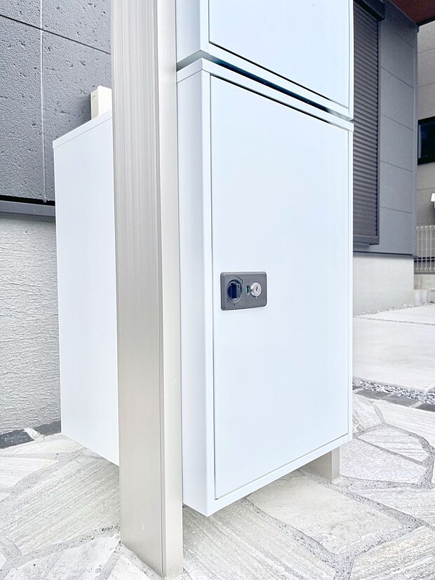 留守時の荷物の受け取りに便利な宅配ボックス