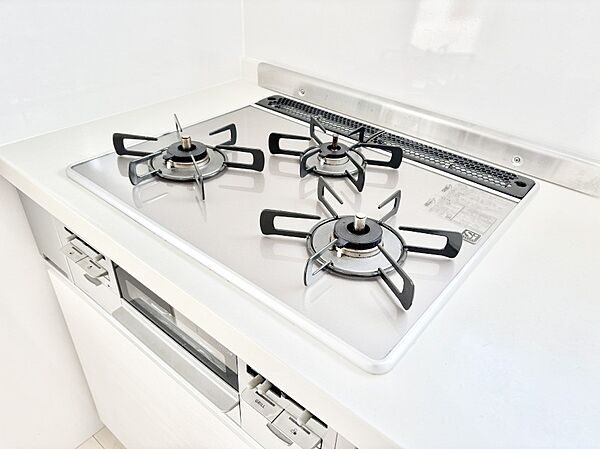 毎日のお料理に大活躍！3口コンロ・グリル付きのビルトインコンロ。