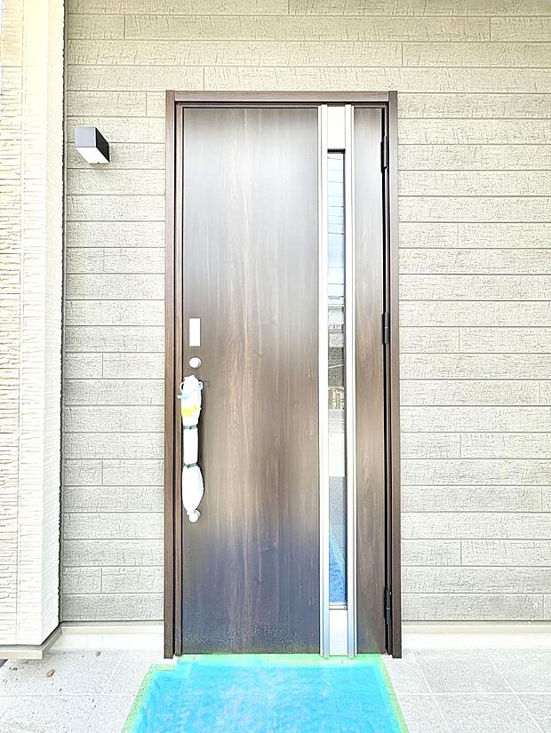 大切な家族、来客を出迎える玄関。