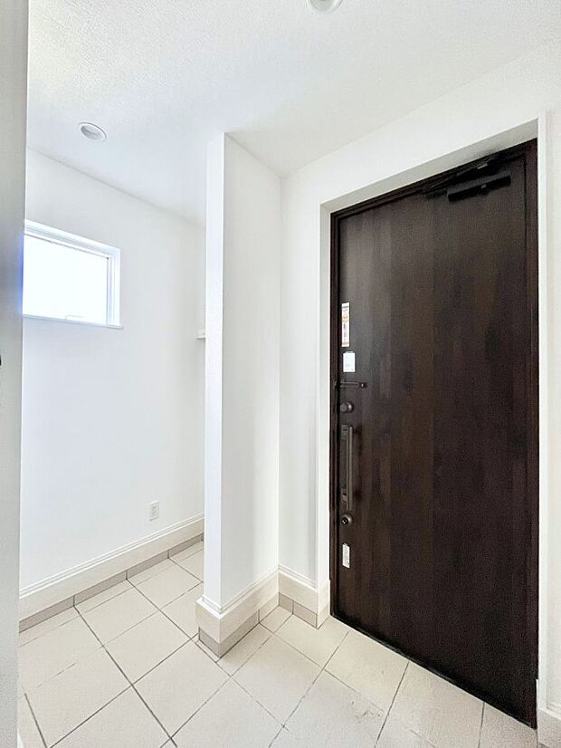 シューズインクローク付きの玄関。家族全員の靴や雨具などすっきり収納できます。