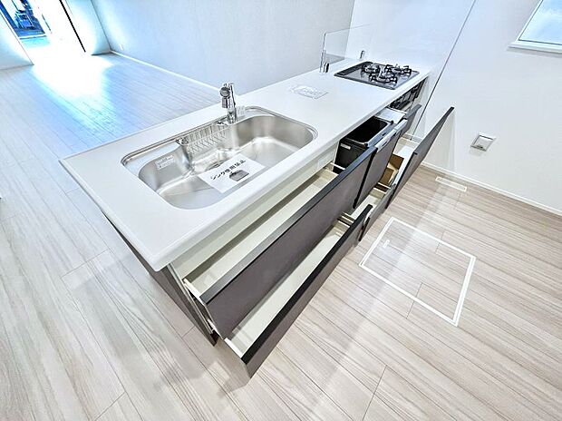 使いやすさを優先したスライド式収納タイプ！